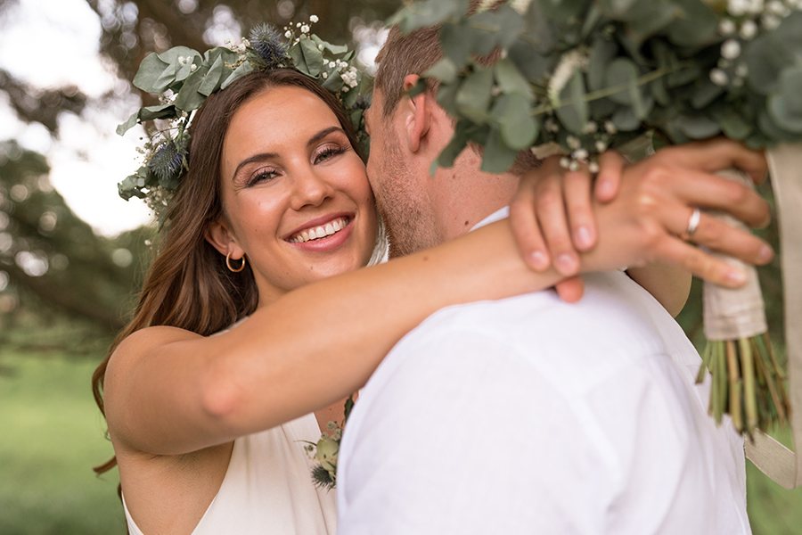 Romantische Hochzeitfotos in Freising am Waldrand